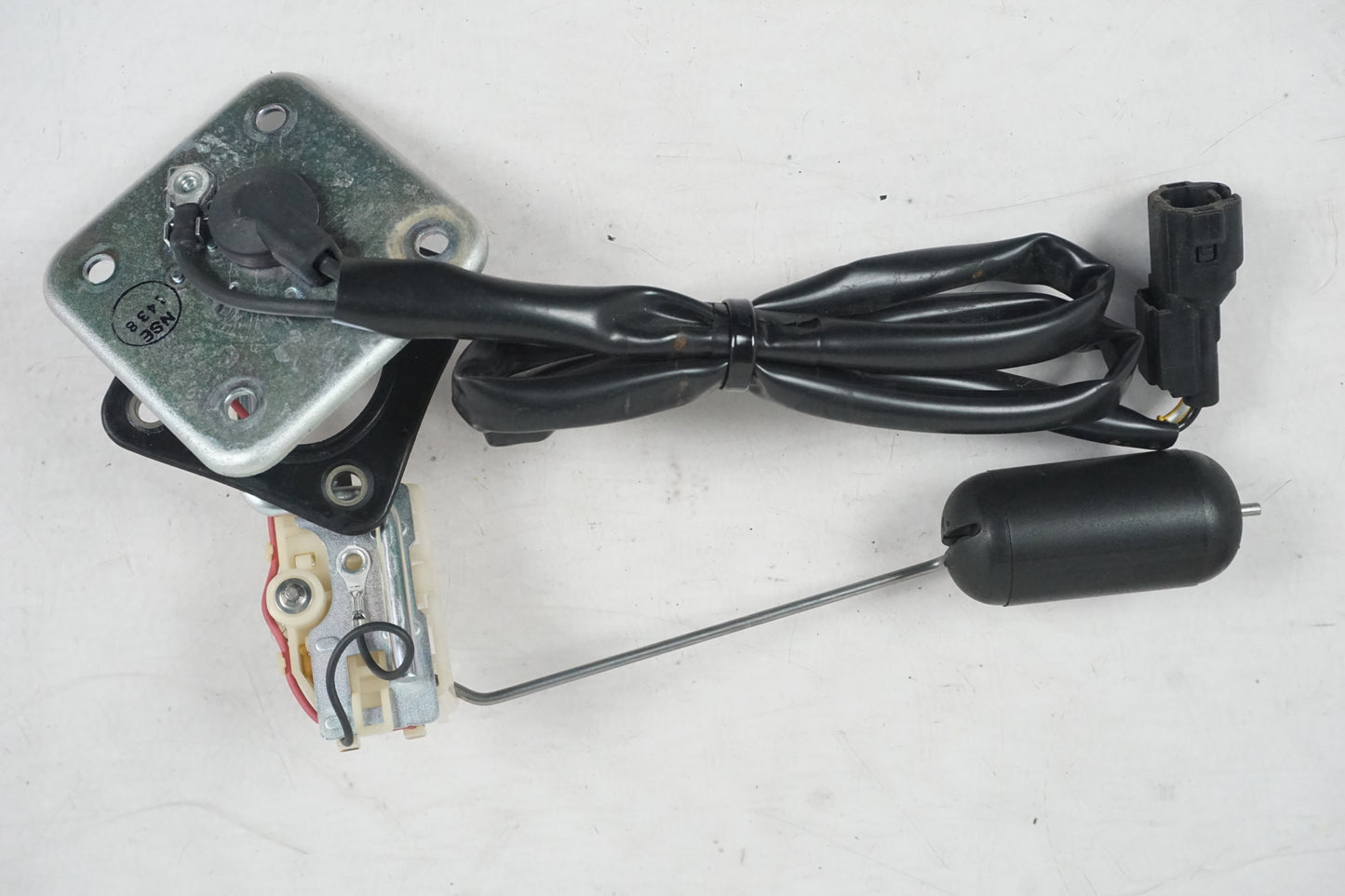 Framsidan på Bensintankgivare från en Kawasaki ZZ-R 1400 -2010 motorcykel.