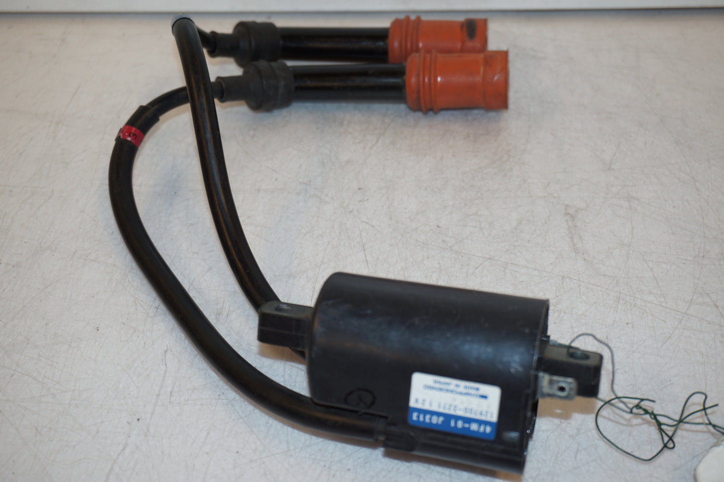 Framsidan på Tändspole från en Yamaha YZF 1000 R -1998 motorcykel.