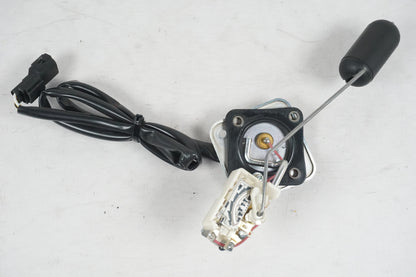 Snett uppifrån på Bensintankgivare från en Kawasaki ZZ-R 1400 -2010 motorcykel.