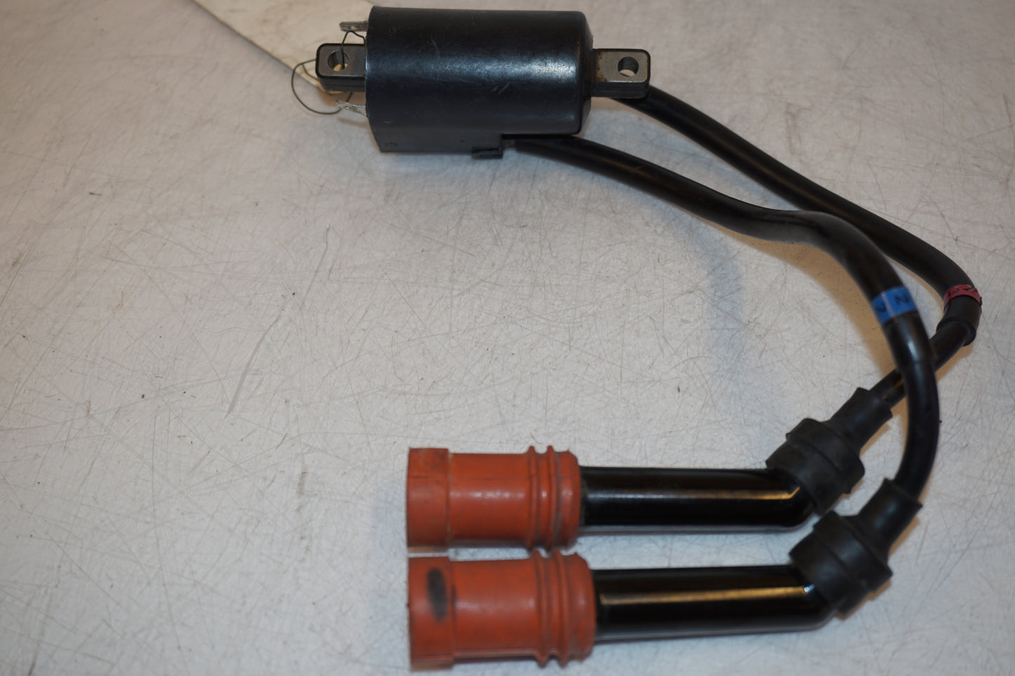 Höger sida på Tändspole från en Yamaha YZF 1000 R -1998 motorcykel.