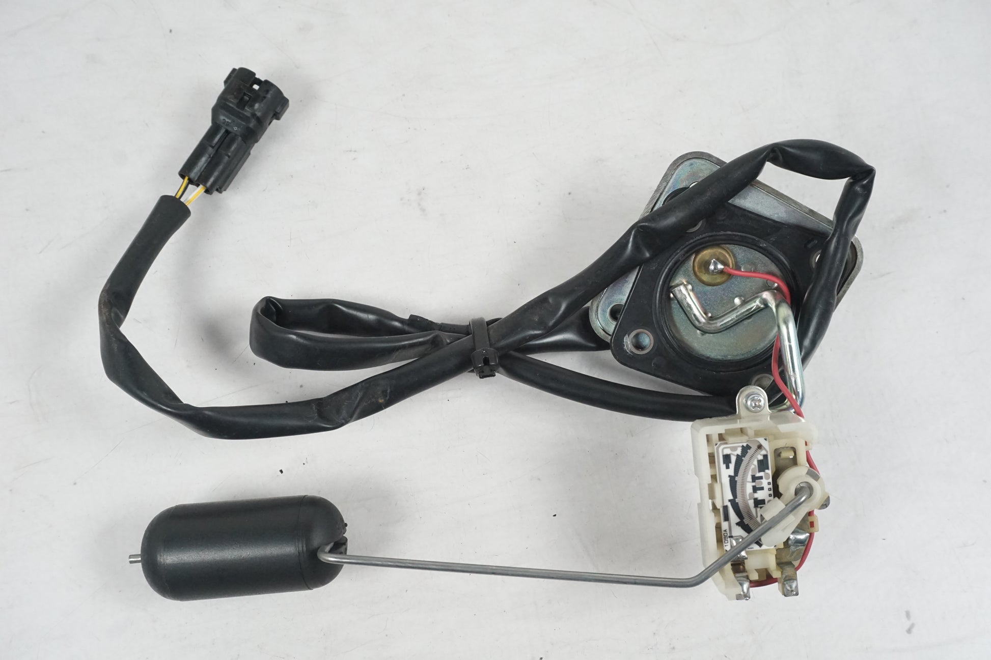 Framsidan på Bensintankgivare från en Kawasaki ZZ-R 1400 -2010 motorcykel.