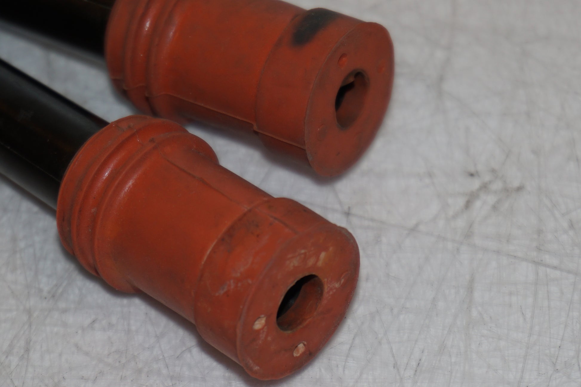 Snett nerifrån på Tändspole från en Yamaha YZF 1000 R -1998 motorcykel.