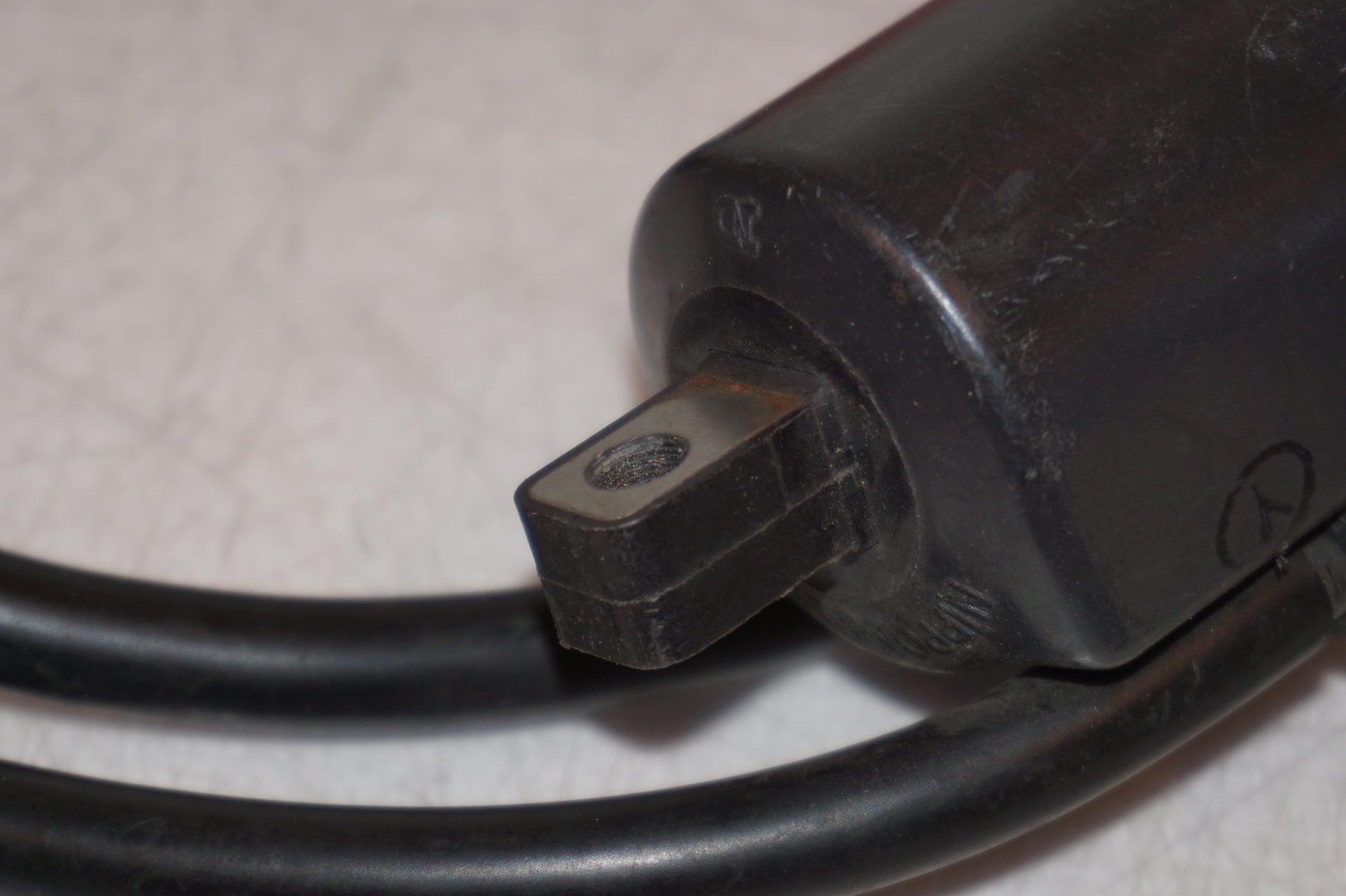 Extrabild2 på Tändspole från en Yamaha YZF 1000 R -1998 motorcykel.