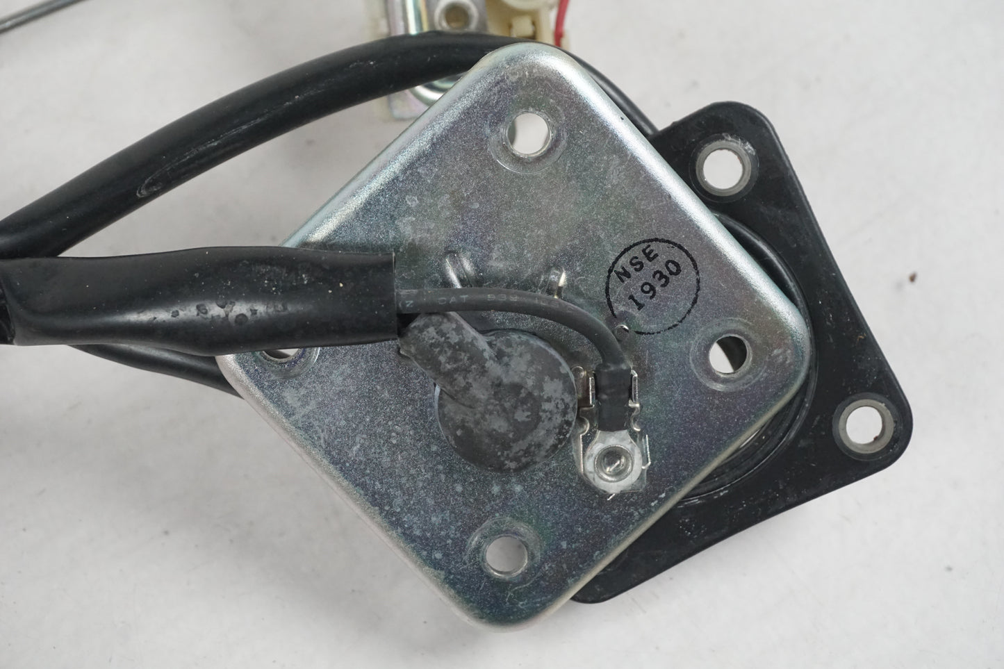 Snett uppifrån på Bensintankgivare från en Kawasaki ZZ-R 1400 -2010 motorcykel.