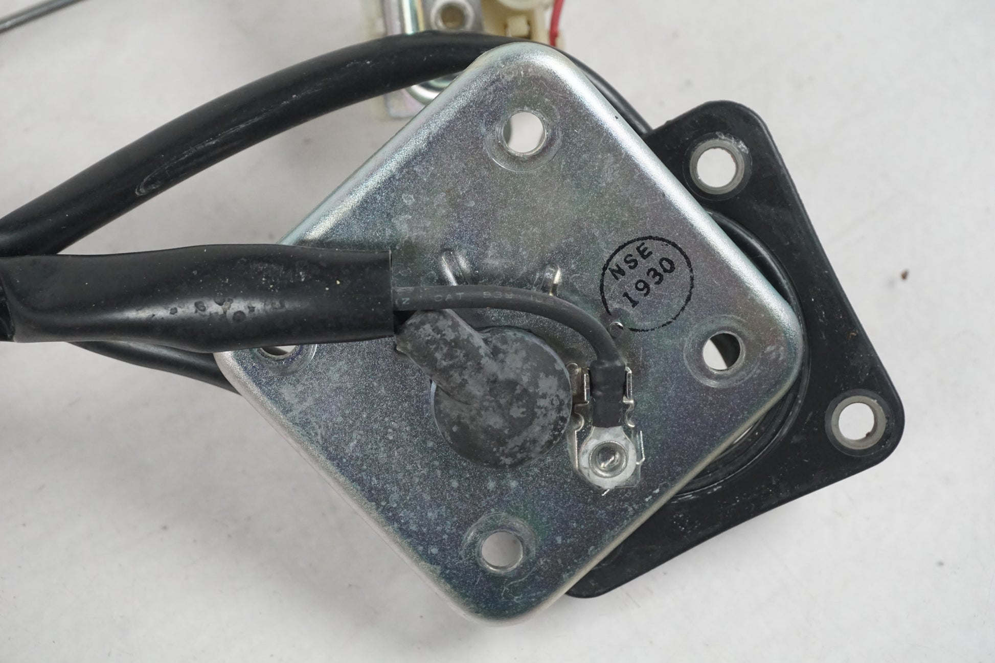 Snett uppifrån på Bensintankgivare från en Kawasaki ZZ-R 1400 -2010 motorcykel.