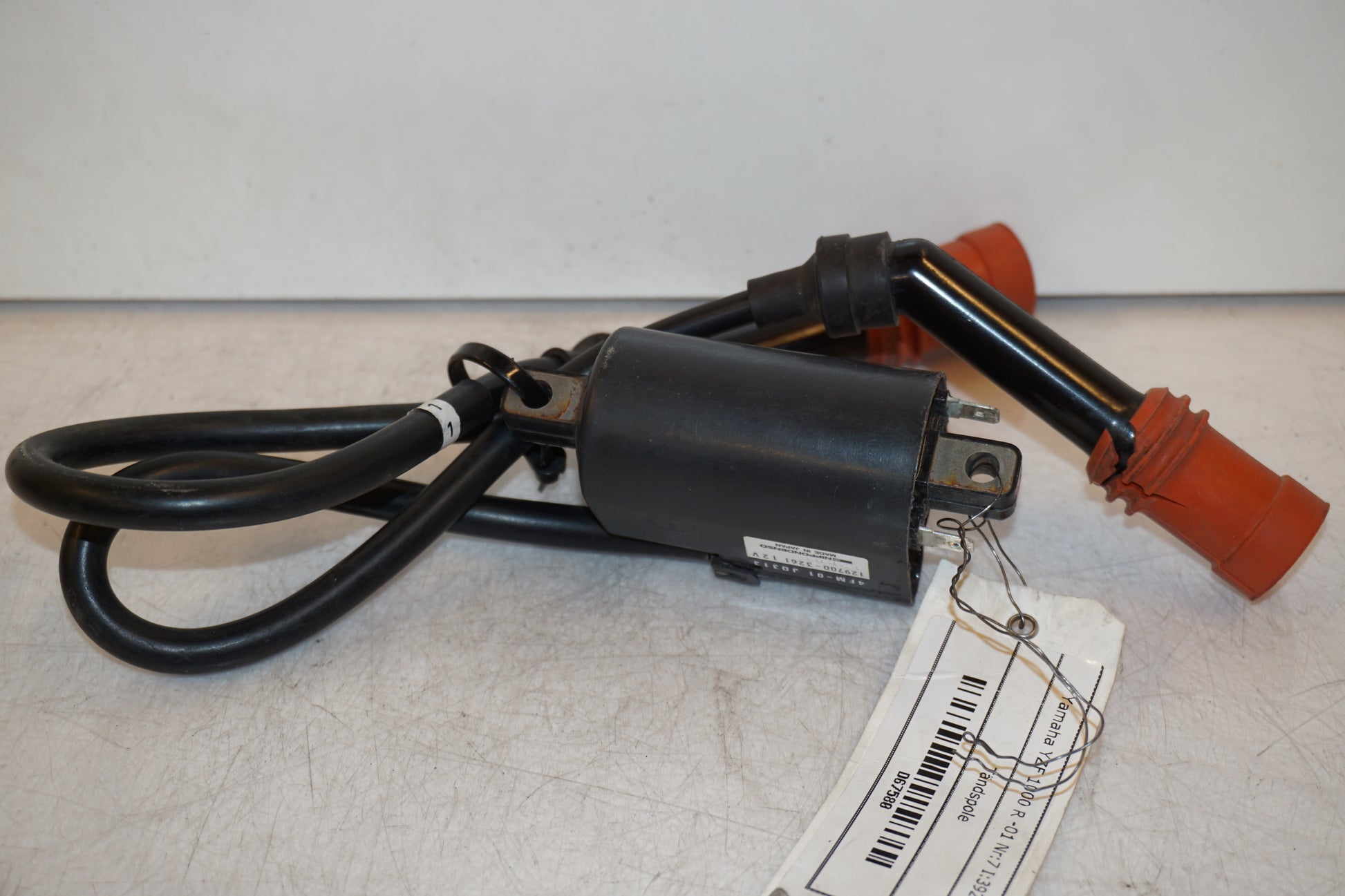 Baksidan på Tändspole från en Yamaha YZF 1000 R -2001 motorcykel.