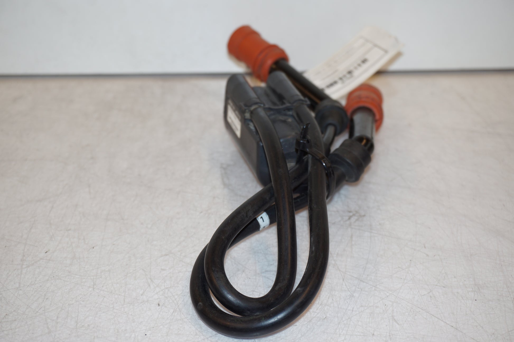 Snett uppifrån på Tändspole från en Yamaha YZF 1000 R -2001 motorcykel.