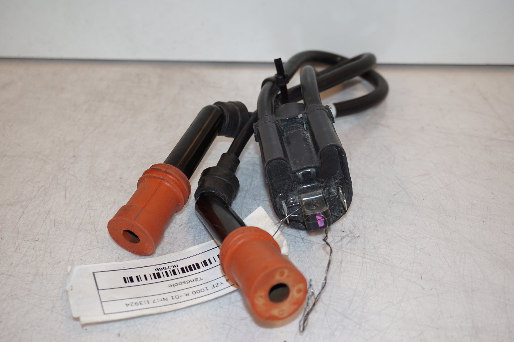 Snett nerifrån på Tändspole från en Yamaha YZF 1000 R -2001 motorcykel.