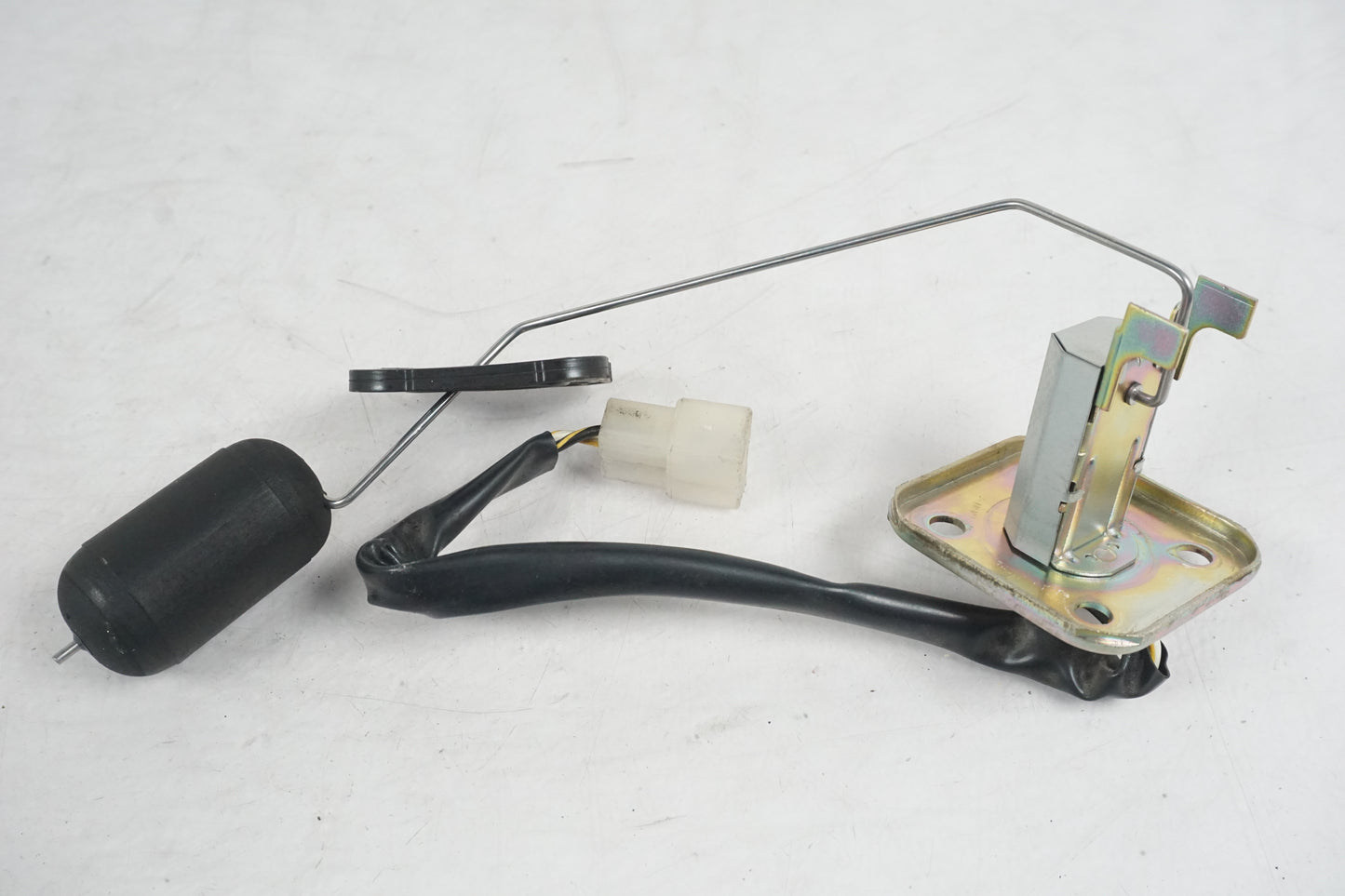 Höger sida på Bensintankgivare från en Kawasaki VN 1500 Classic Tourer -2000 motorcykel.