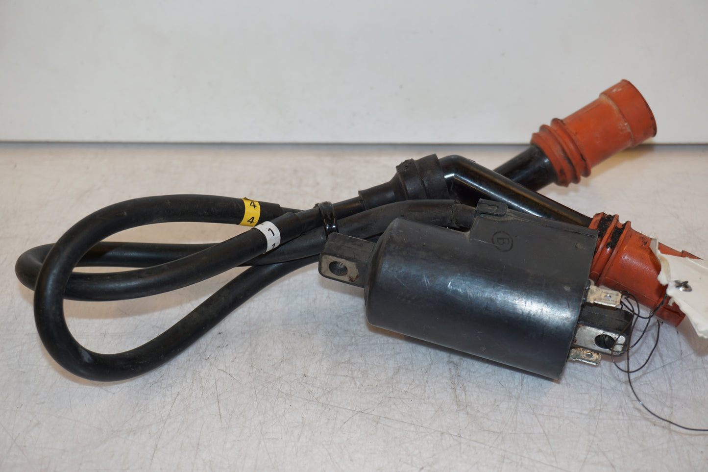 Höger sida på Tändspole från en Yamaha YZF 1000 R -1997 motorcykel.