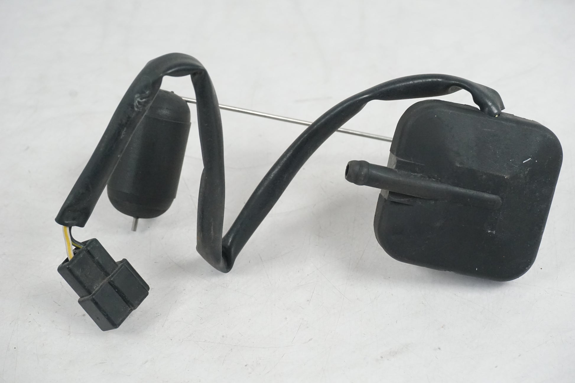 Höger sida på Bensintankgivare från en Kawasaki ER 5 -1998 motorcykel.