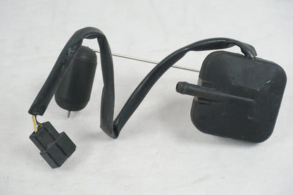 Höger sida på Bensintankgivare från en Kawasaki ER 5 -1998 motorcykel.