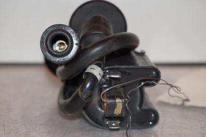 Snett nerifrån på Tändspole från en Yamaha FZ-6 -2005 motorcykel.