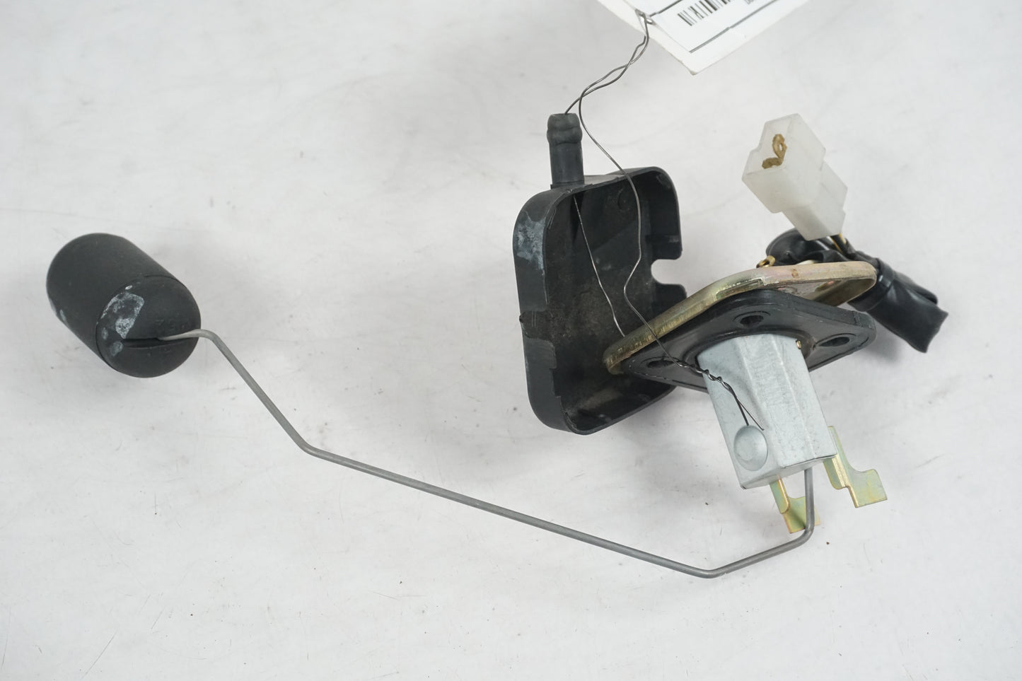 Snett uppifrån på Bensintankgivare från en Kawasaki VN 1500 -1999 motorcykel.