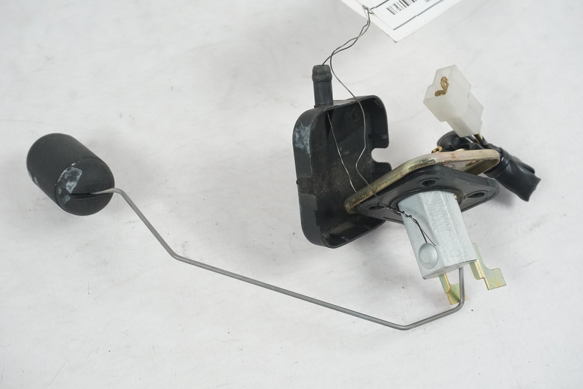 Snett uppifrån på Bensintankgivare från en Kawasaki VN 1500 -1999 motorcykel.