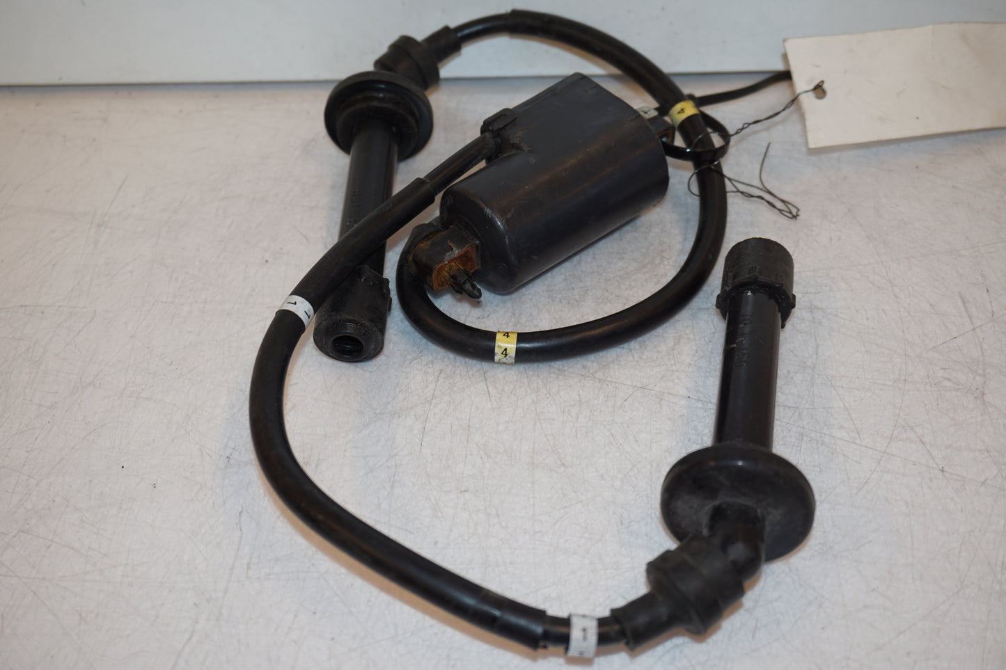 Vänster sida på Tändspole från en Yamaha FZ-6 -2007 motorcykel.