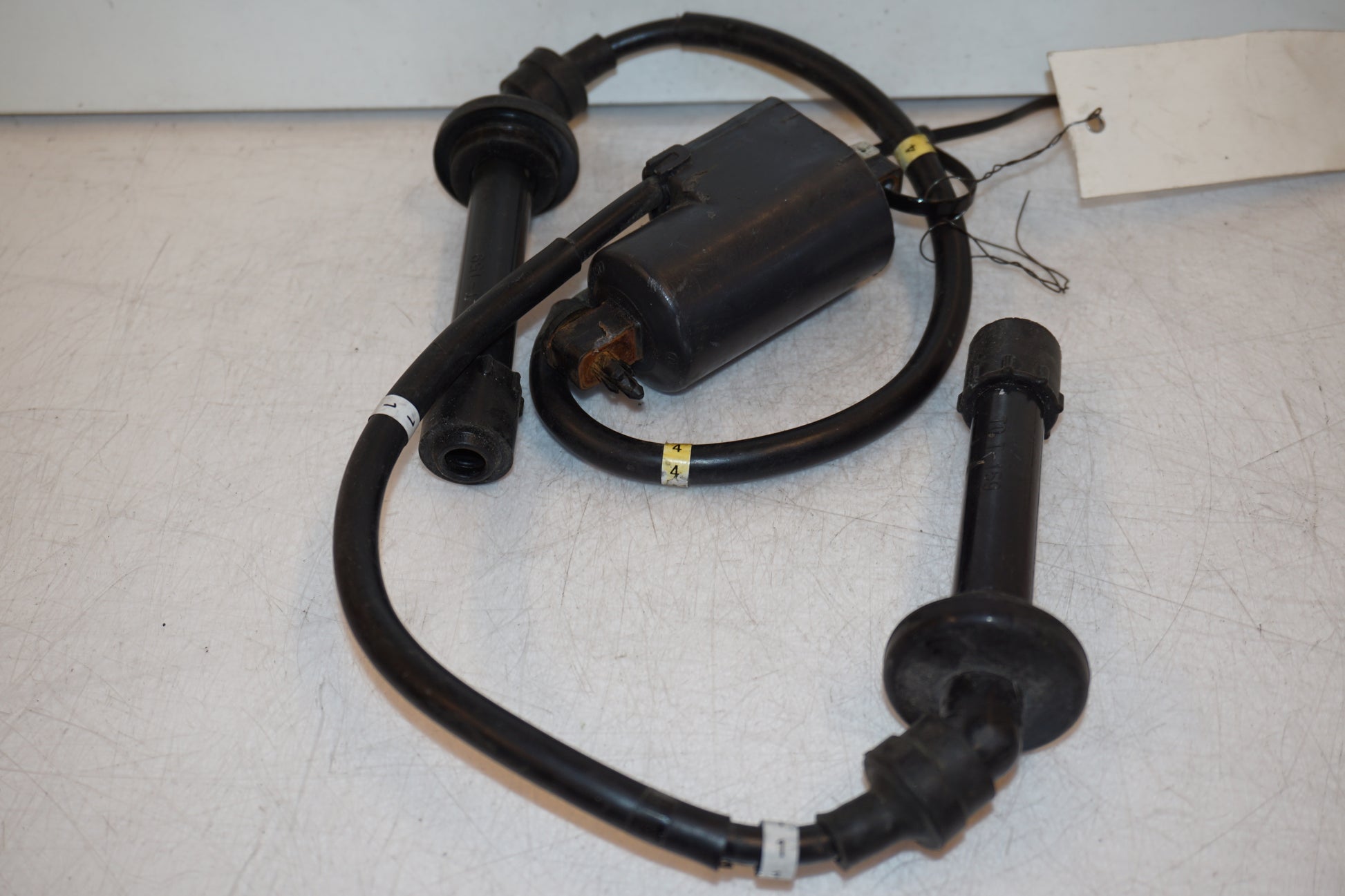 Vänster sida på Tändspole från en Yamaha FZ-6 -2007 motorcykel.