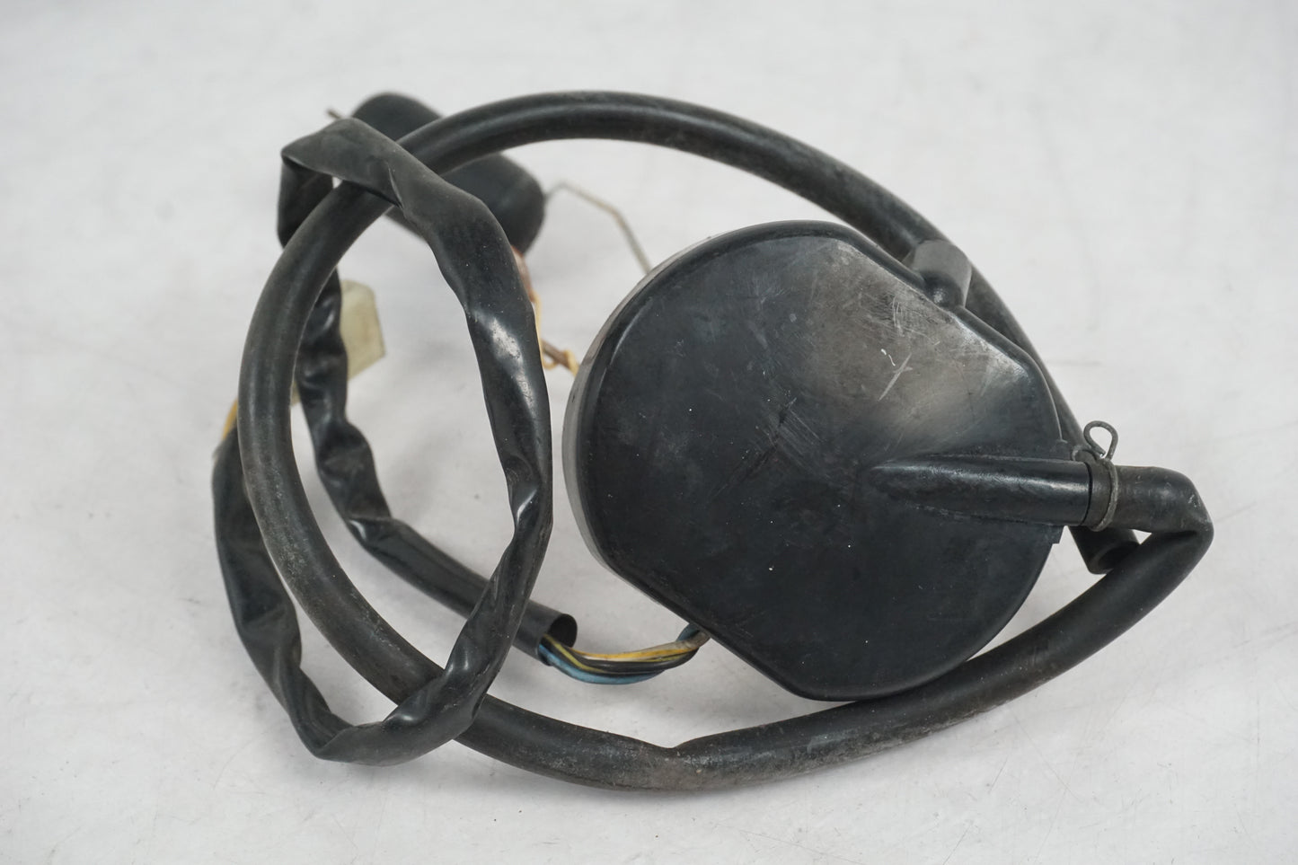 Snett uppifrån på Bensintankgivare från en Kawasaki GPX 750 R -1987 motorcykel.