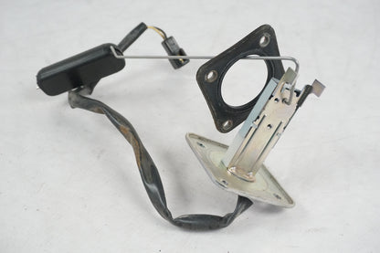 Höger sida på Bensintankgivare från en Kawasaki Versys 650 -2009 motorcykel.