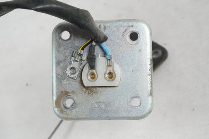 Vänster sida på Bensintankgivare från en Kawasaki Versys 650 -2009 motorcykel.