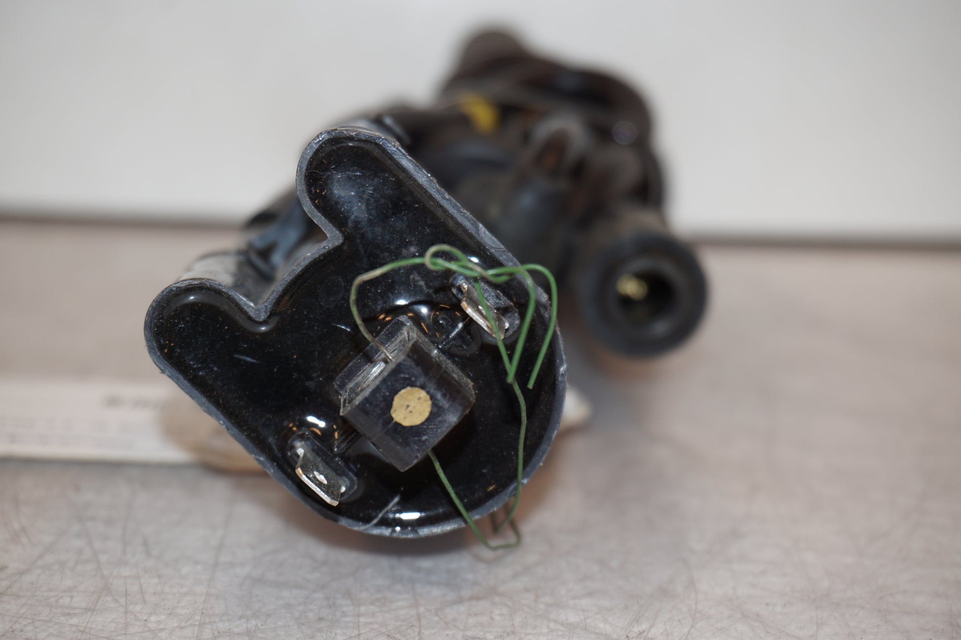 Snett uppifrån på Tändspole från en Yamaha FZ-6 -2008 motorcykel.