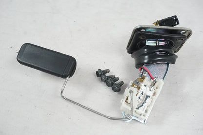 Framsidan på Bensintankgivare från en Kawasaki Z 750 -2008 motorcykel.