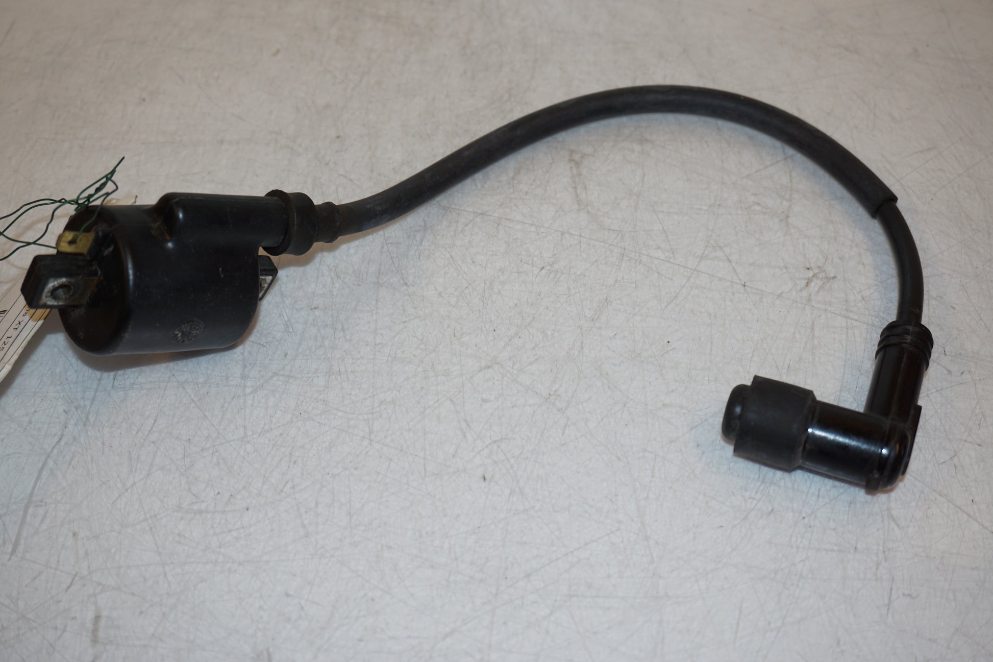 Baksidan på Tändspole från en Yamaha XT 125 X -2005 motorcykel.