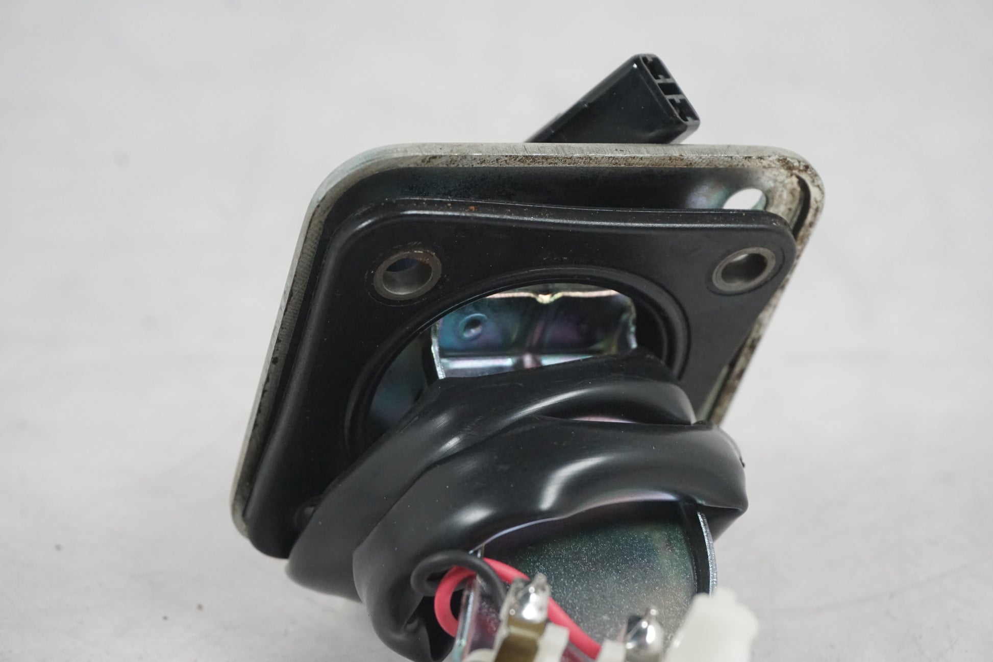 Vänster sida på Bensintankgivare från en Kawasaki Z 750 -2008 motorcykel.