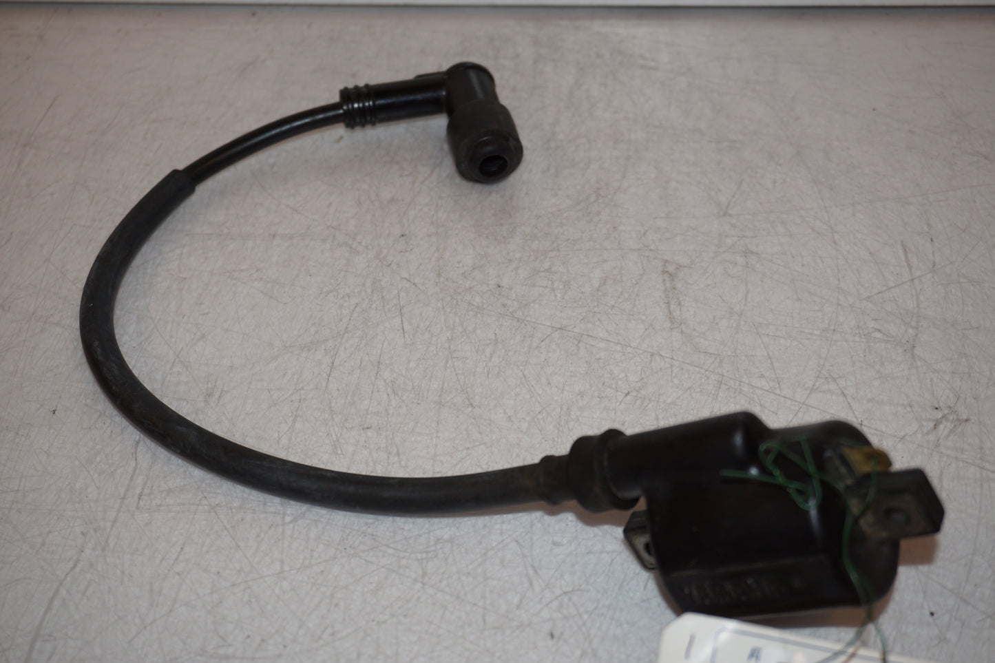 Vänster sida på Tändspole från en Yamaha XT 125 X -2005 motorcykel.