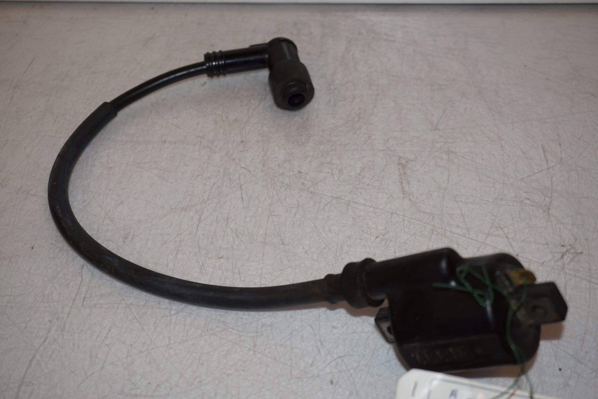 Vänster sida på Tändspole från en Yamaha XT 125 X -2005 motorcykel.