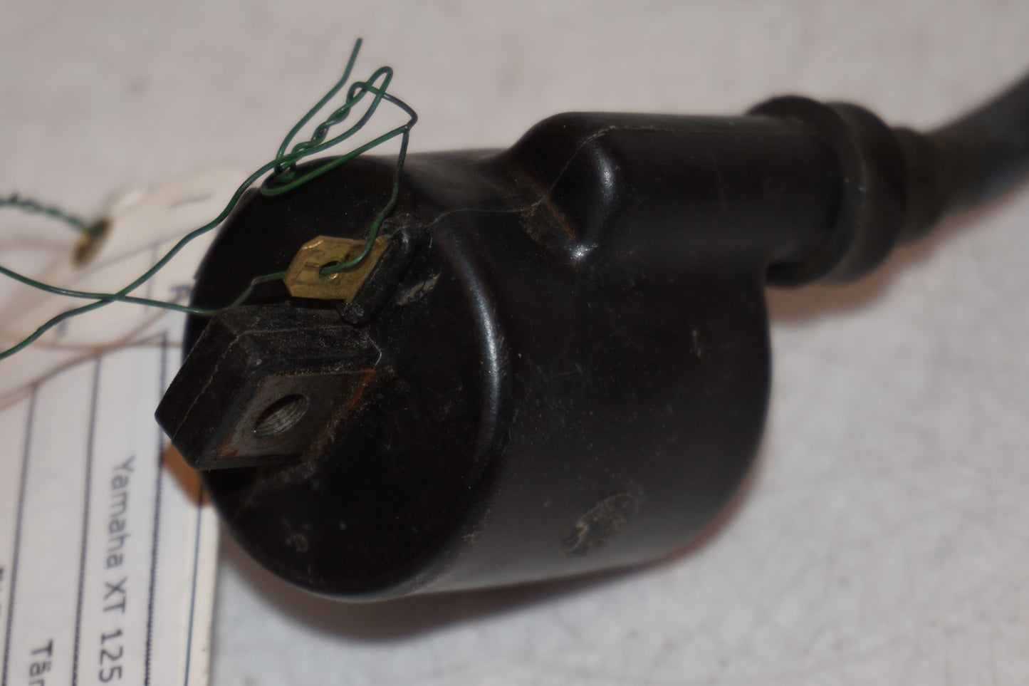 Snett uppifrån på Tändspole från en Yamaha XT 125 X -2005 motorcykel.