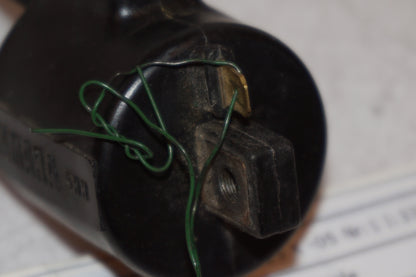 Snett nerifrån på Tändspole från en Yamaha XT 125 X -2005 motorcykel.