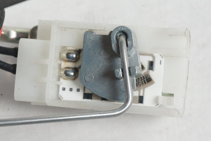 Höger sida på Bensintankgivare från en Kawasaki ER-6N -2010 motorcykel.