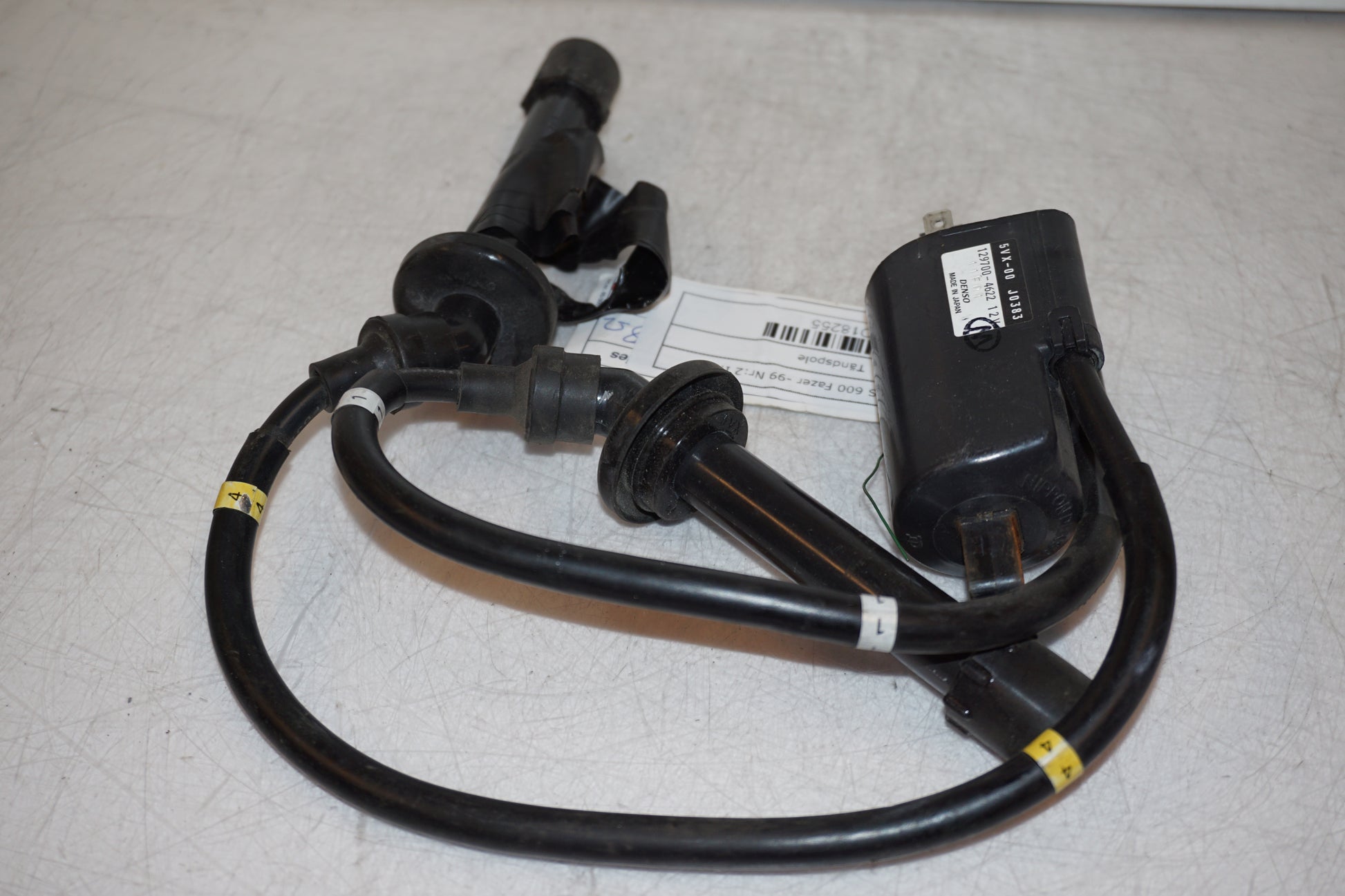 Höger sida på Tändspole från en Yamaha FZ-S 600 -1999 motorcykel.