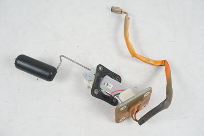 Framsidan på Bensintankgivare från en Kawasaki Z 750 -2008 motorcykel.