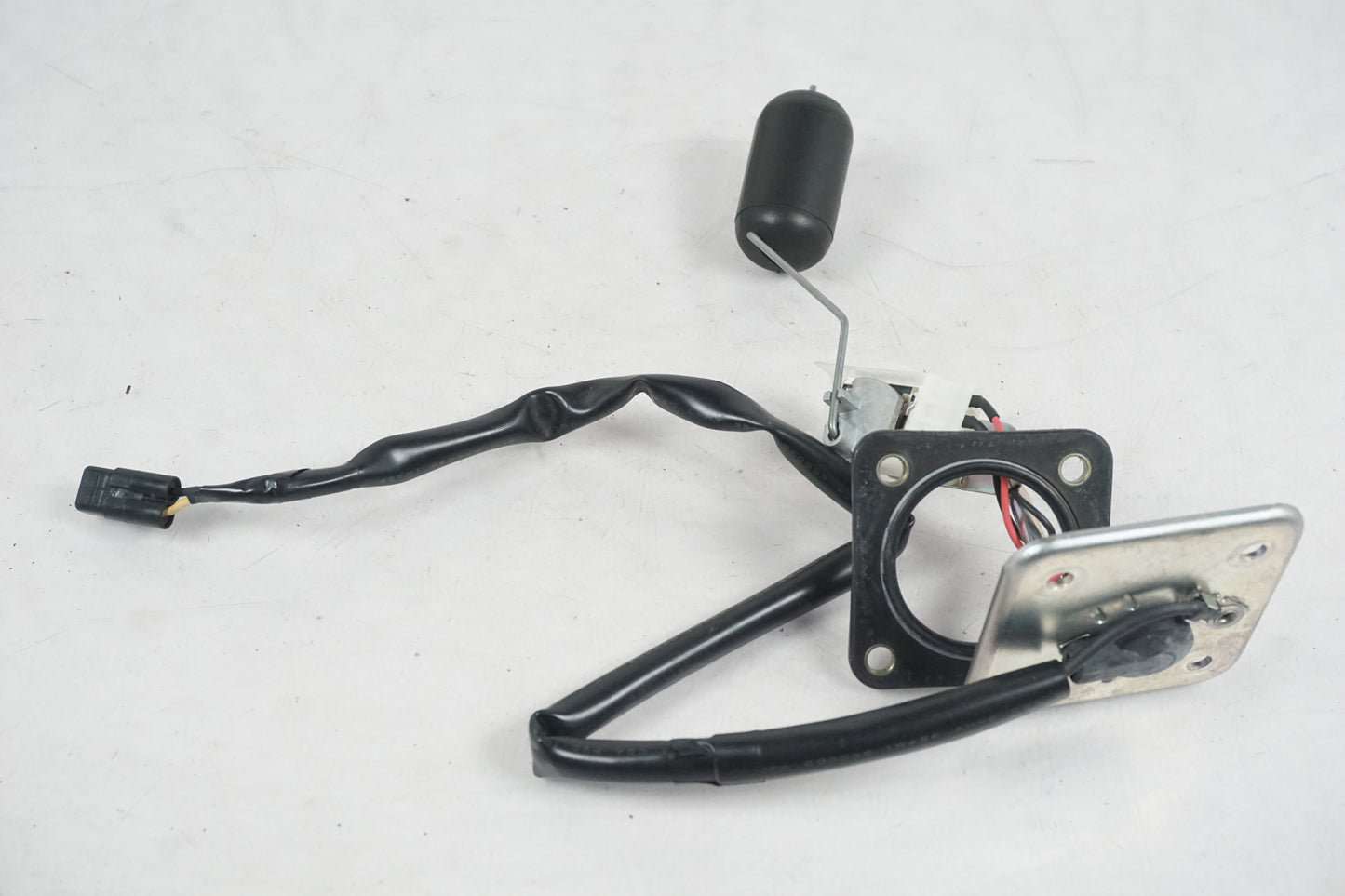 Framsidan på Bensintankgivare från en Kawasaki Z 800 -2014 motorcykel.