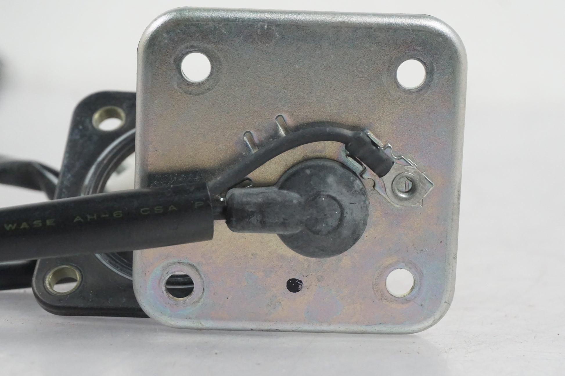 Baksidan på Bensintankgivare från en Kawasaki Z 800 -2014 motorcykel.