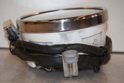 Baksidan på Hastighetsmätare från en Yamaha XVS 1100 -2006 motorcykel.