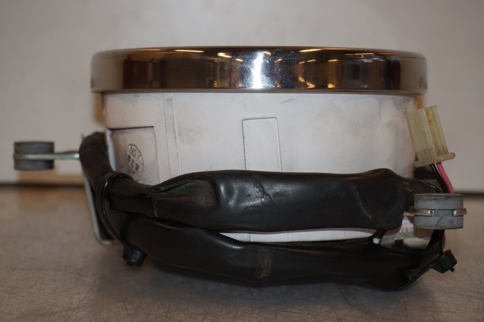 Höger sida på Hastighetsmätare från en Yamaha XVS 1100 -2006 motorcykel.