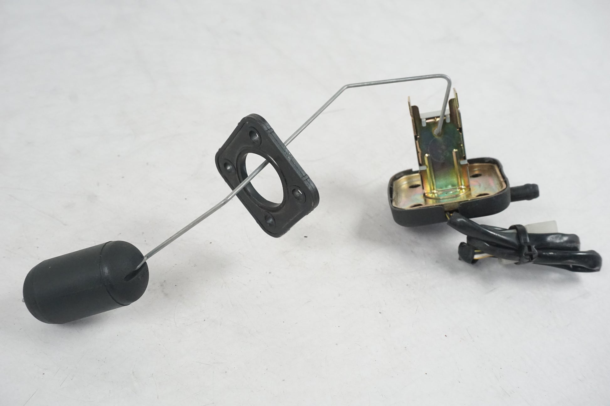 Snett uppifrån på Bensintankgivare från en Kawasaki VN 750 -1994 motorcykel.