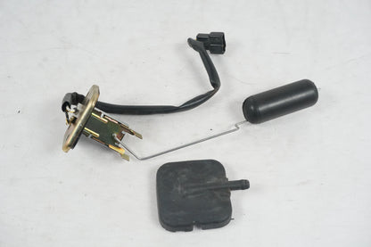 Framsidan på Bensintankgivare från en Kawasaki ZR-7 -2002 motorcykel.