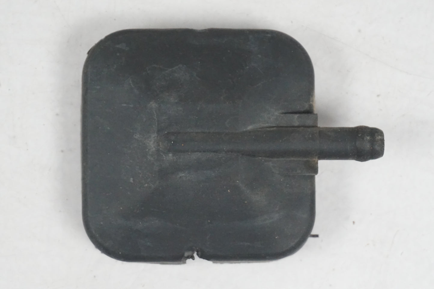 Baksidan på Bensintankgivare från en Kawasaki ZR-7 -2002 motorcykel.