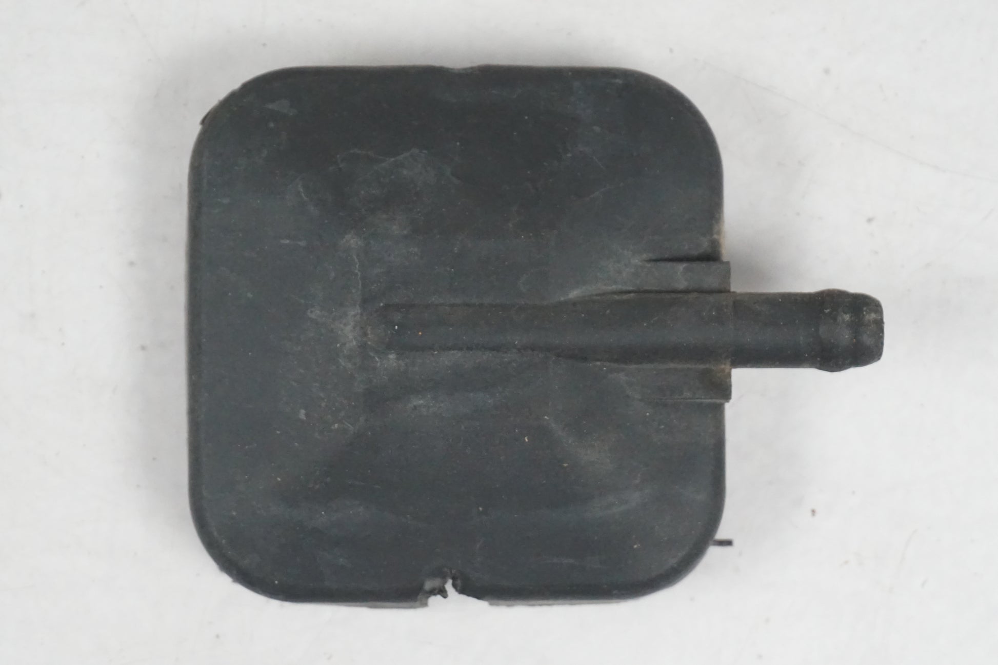 Baksidan på Bensintankgivare från en Kawasaki ZR-7 -2002 motorcykel.