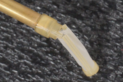 Baksidan på Bensinkran från en Suzuki DR 650 -1998 motorcykel.