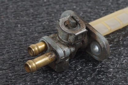 Baksidan på Bensinkran från en Suzuki GS 500 -2004 motorcykel.