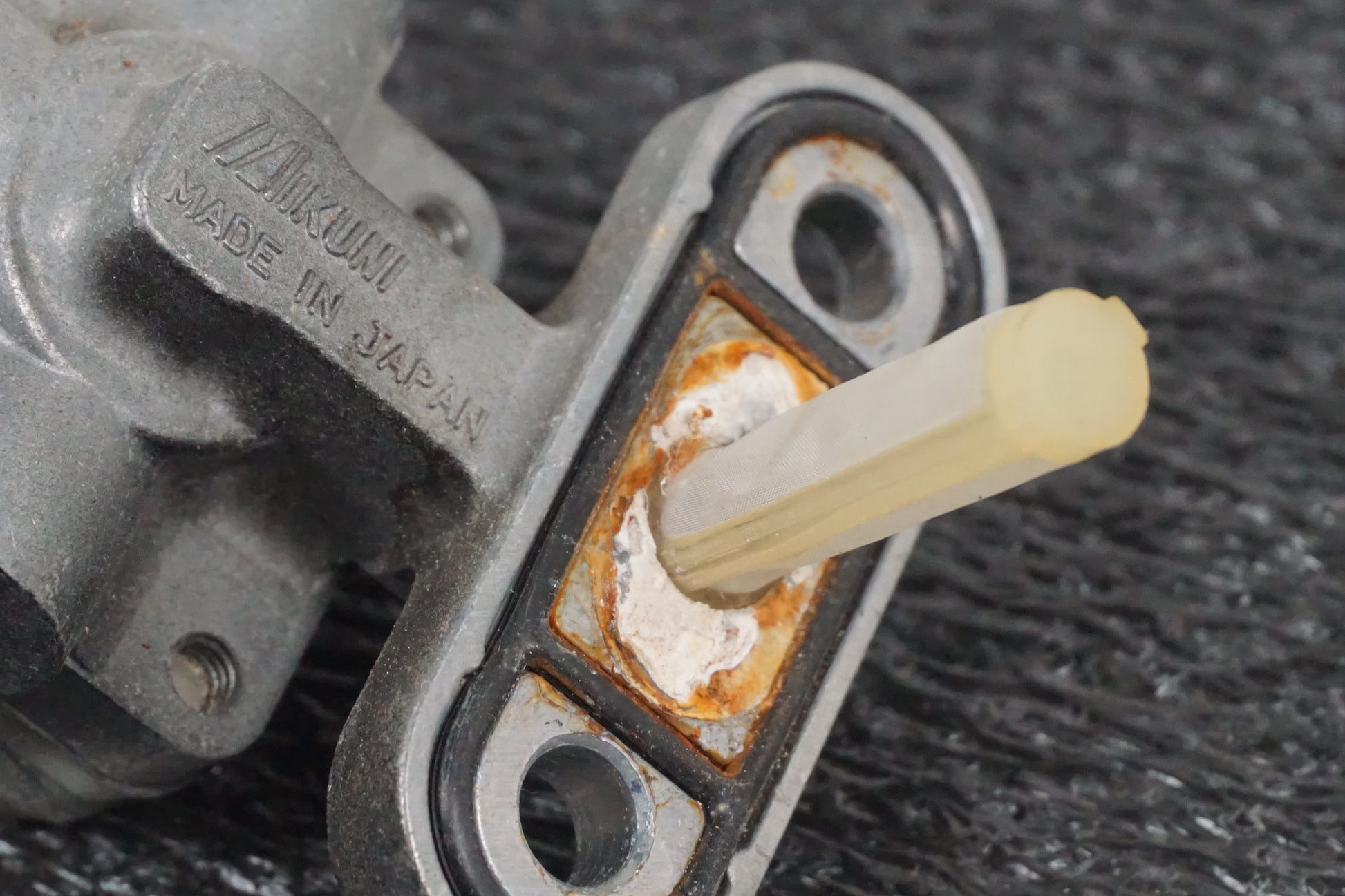 Extrabild1 på Bensinkran från en Suzuki VL 800 -2003 motorcykel.