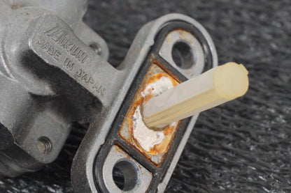 Extrabild1 på Bensinkran från en Suzuki VL 800 -2003 motorcykel.