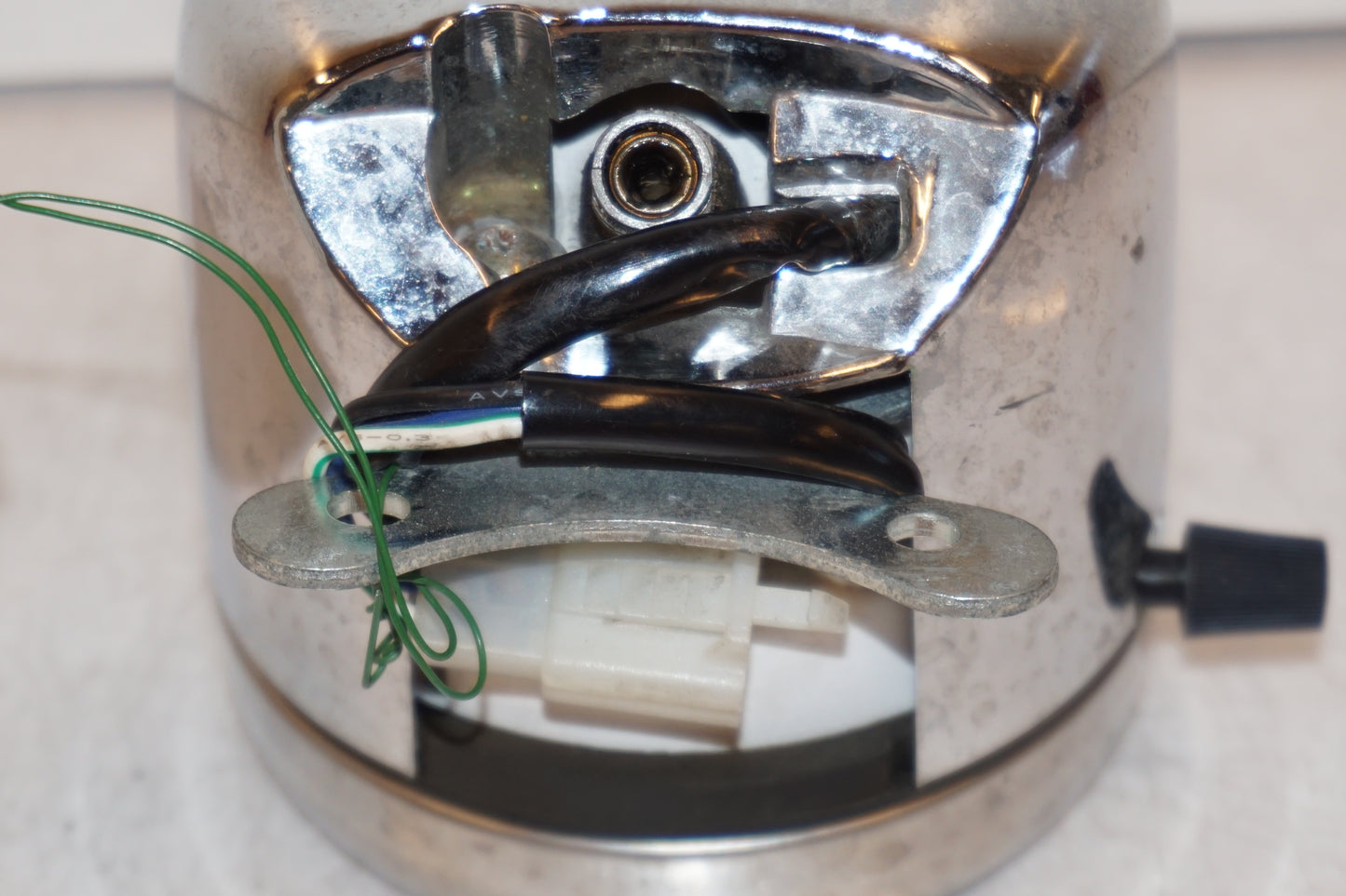 Snett nerifrån på Hastighetsmätare från en Yamaha XV 125 -1998 motorcykel.