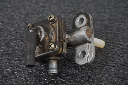 Framsidan på Bensinkran från en Suzuki VL 800 -2004 motorcykel.