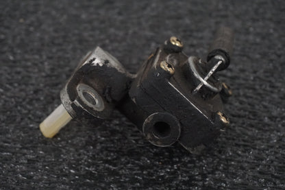 Baksidan på Bensinkran från en Suzuki VL 800 -2004 motorcykel.